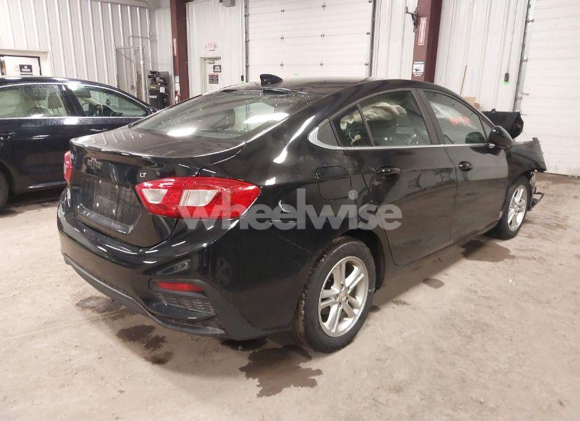Photo 4 of 2017 Chevrolet Cruze LT AUTO (VIN 1G1BE5SM1H7113331)