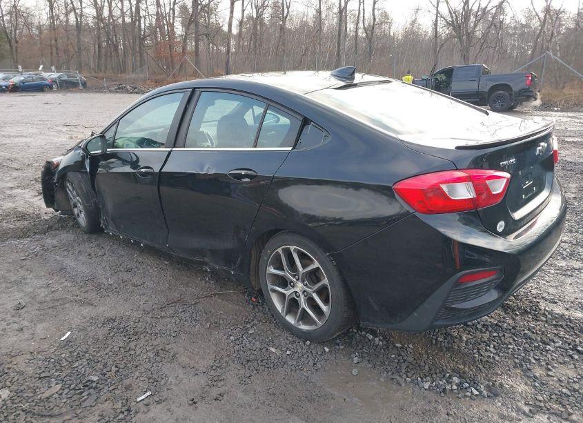 Photo 3 of 2017 Chevrolet Cruze LT AUTO (VIN 1G1BE5SM1H7118285)