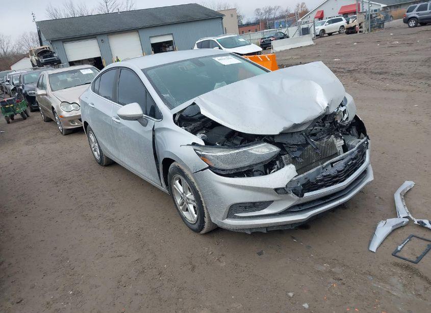 2017 Chevrolet Cruze LT AUTO (VIN 1G1BE5SM1H7121817) main photo