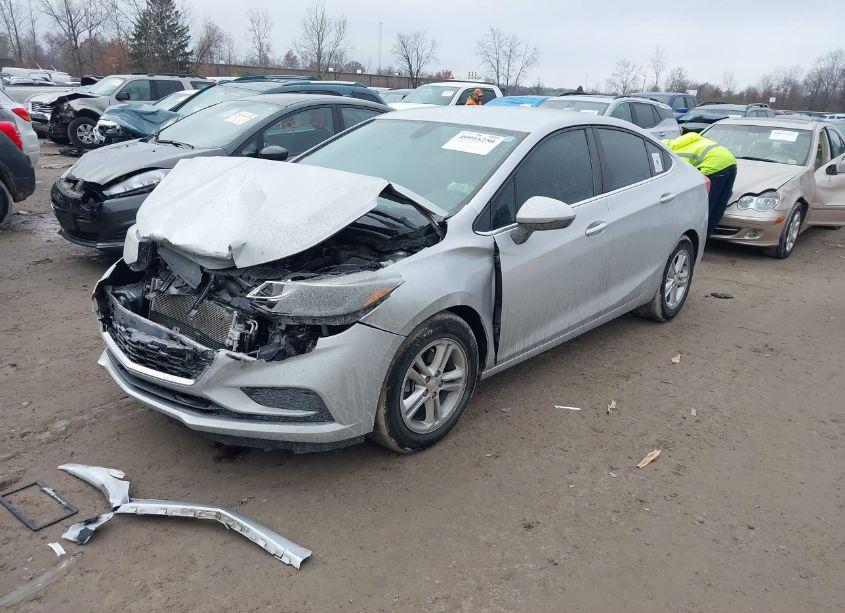 Photo 2 of 2017 Chevrolet Cruze LT AUTO (VIN 1G1BE5SM1H7121817)