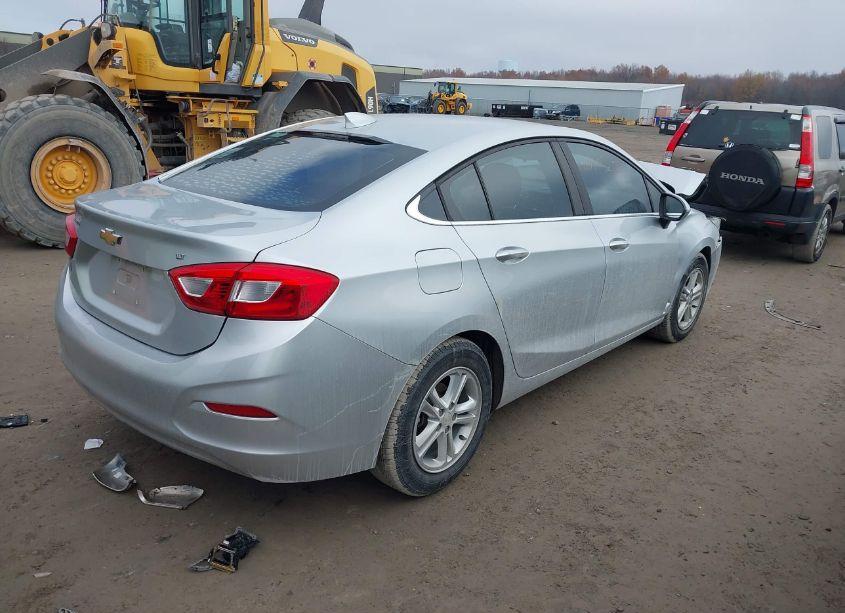 Photo 4 of 2017 Chevrolet Cruze LT AUTO (VIN 1G1BE5SM1H7121817)