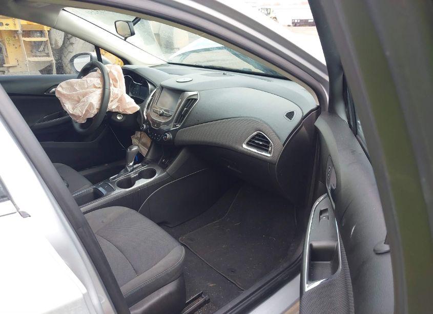 Photo 5 of 2017 Chevrolet Cruze LT AUTO (VIN 1G1BE5SM1H7121817)