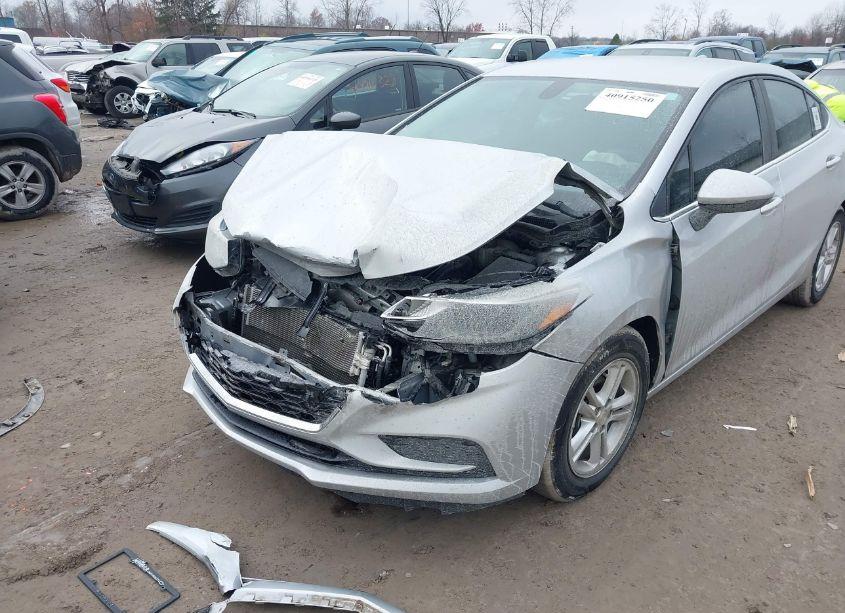 Photo 6 of 2017 Chevrolet Cruze LT AUTO (VIN 1G1BE5SM1H7121817)
