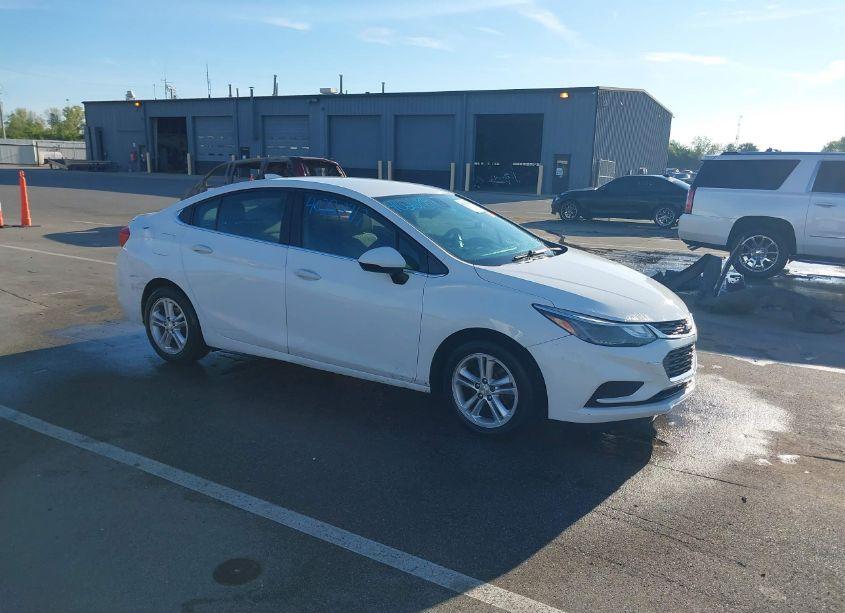 2017 Chevrolet Cruze LT AUTO (VIN 1G1BE5SM1H7126726) main photo