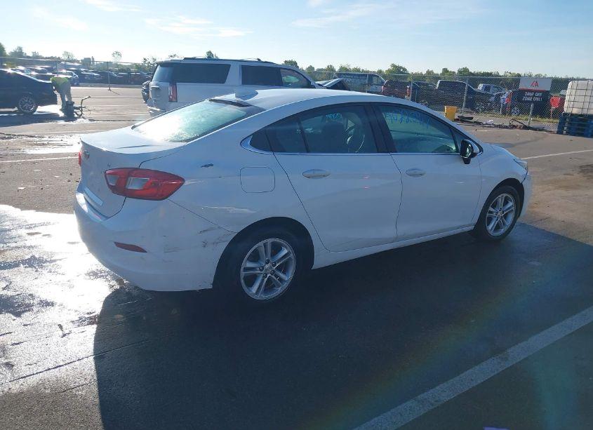 Photo 4 of 2017 Chevrolet Cruze LT AUTO (VIN 1G1BE5SM1H7126726)