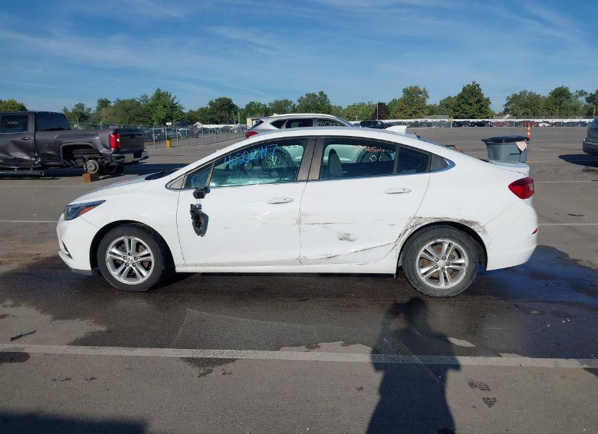 Photo 6 of 2017 Chevrolet Cruze LT AUTO (VIN 1G1BE5SM1H7126726)