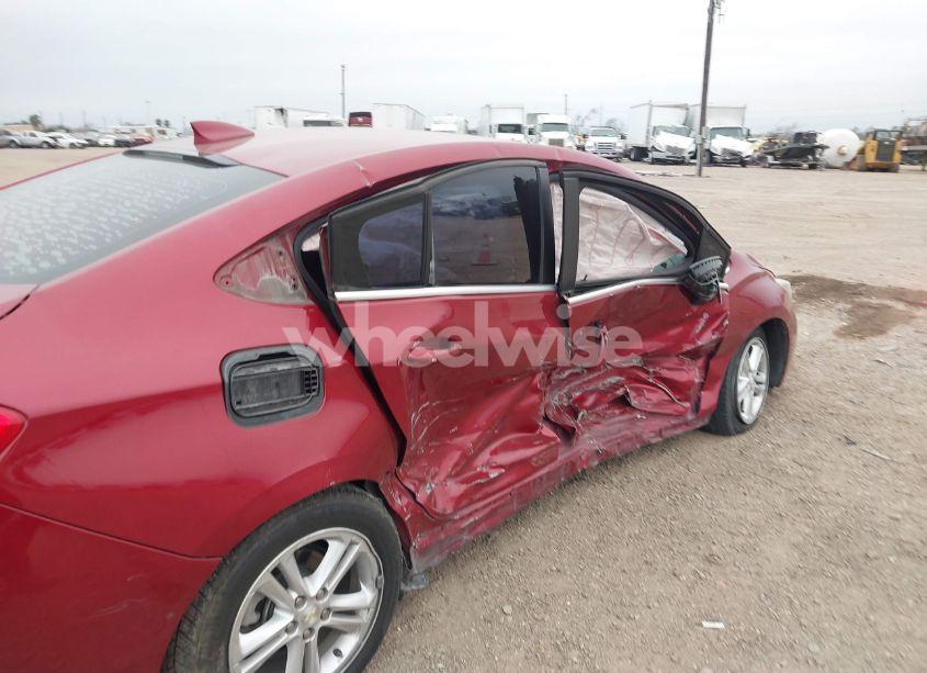 Photo 6 of 2017 Chevrolet Cruze LT AUTO (VIN 1G1BE5SM1H7137225)