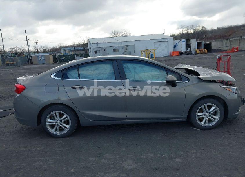 Photo 13 of 2017 Chevrolet Cruze LT AUTO (VIN 1G1BE5SM1H7141436)