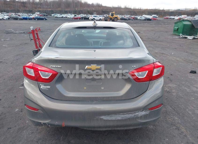 Photo 16 of 2017 Chevrolet Cruze LT AUTO (VIN 1G1BE5SM1H7141436)