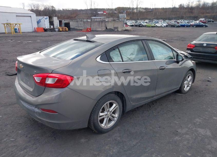 Photo 4 of 2017 Chevrolet Cruze LT AUTO (VIN 1G1BE5SM1H7141436)