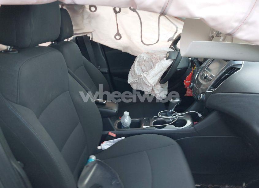 Photo 5 of 2017 Chevrolet Cruze LT AUTO (VIN 1G1BE5SM1H7141436)