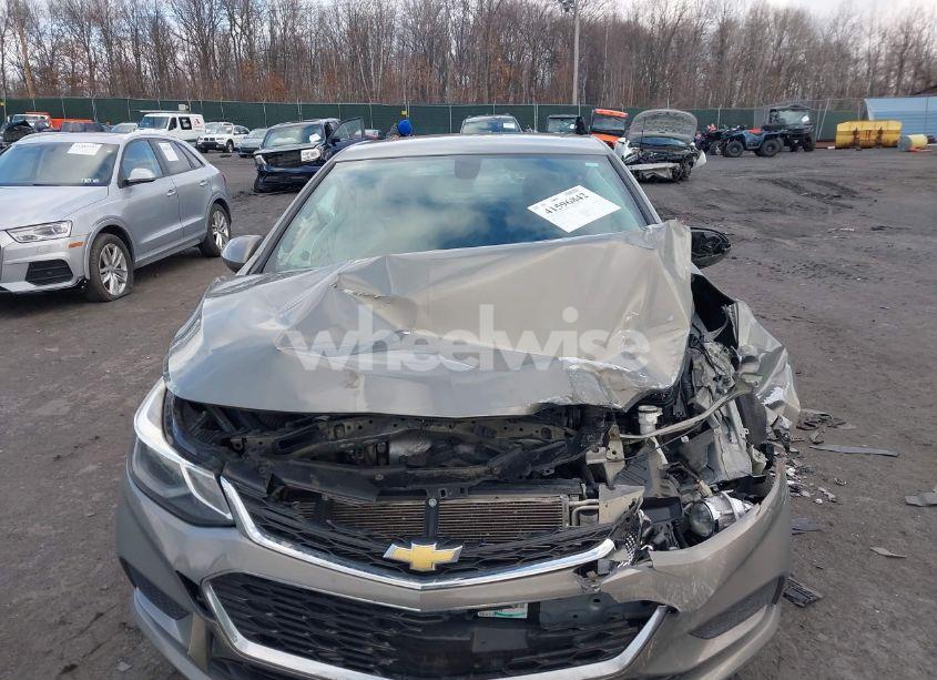 Photo 6 of 2017 Chevrolet Cruze LT AUTO (VIN 1G1BE5SM1H7141436)
