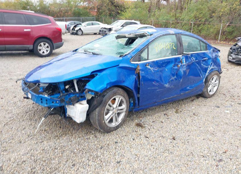 Photo 2 of 2017 Chevrolet Cruze LT AUTO (VIN 1G1BE5SM1H7151898)