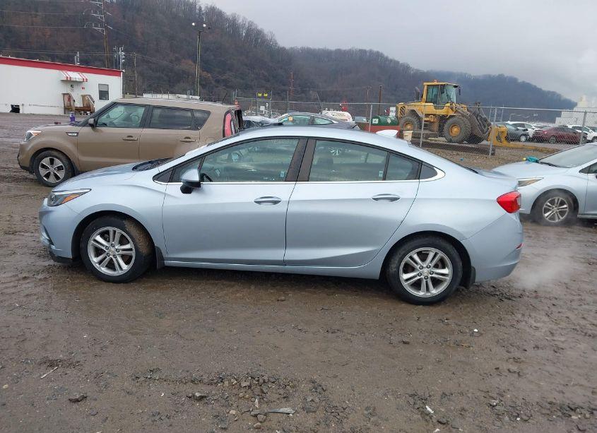 Photo 14 of 2017 Chevrolet Cruze LT AUTO (VIN 1G1BE5SM1H7155417)