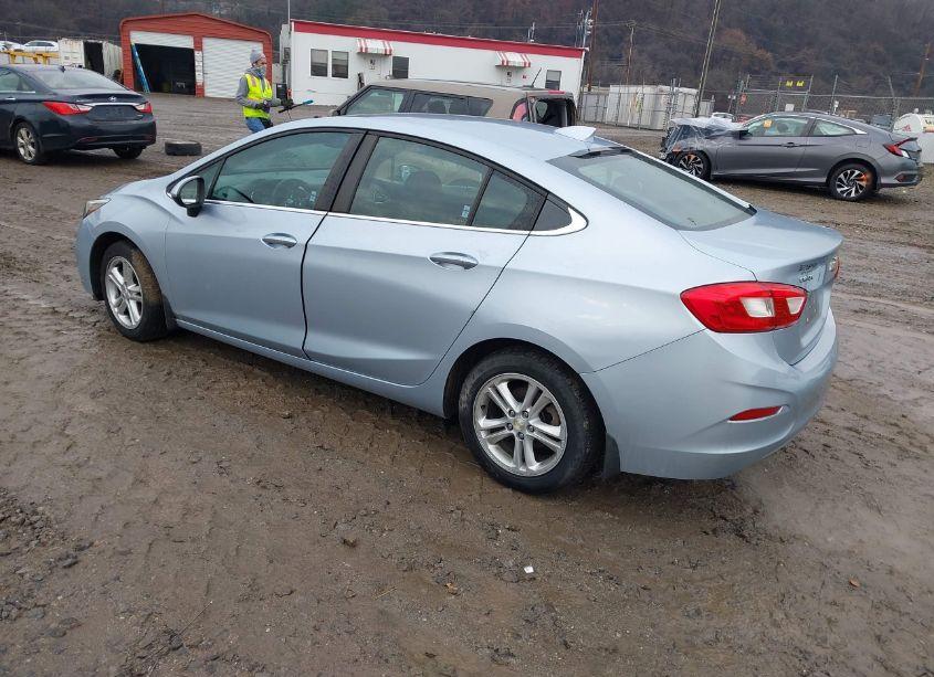 Photo 3 of 2017 Chevrolet Cruze LT AUTO (VIN 1G1BE5SM1H7155417)