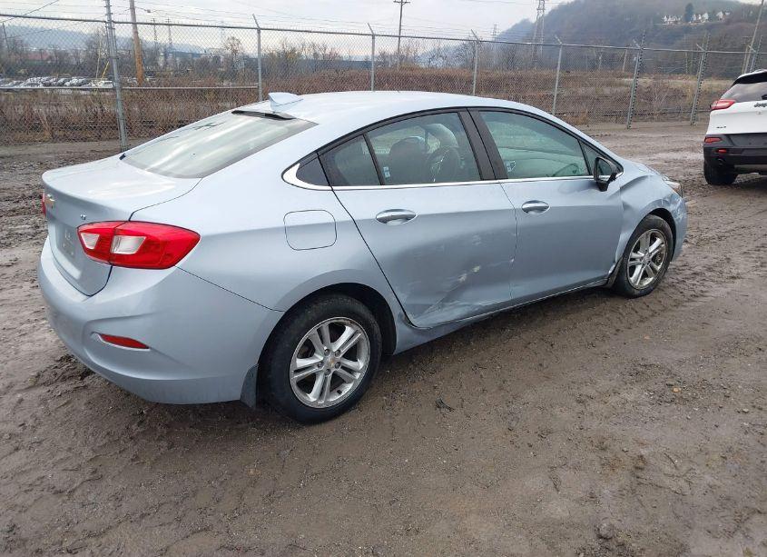 Photo 4 of 2017 Chevrolet Cruze LT AUTO (VIN 1G1BE5SM1H7155417)