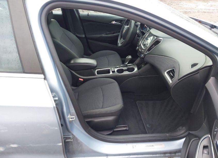 Photo 5 of 2017 Chevrolet Cruze LT AUTO (VIN 1G1BE5SM1H7155417)