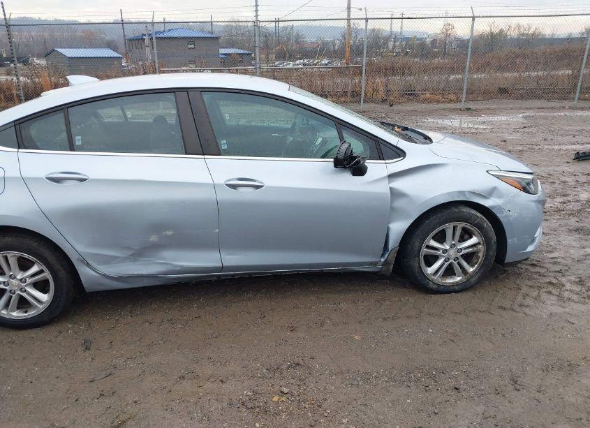 Photo 6 of 2017 Chevrolet Cruze LT AUTO (VIN 1G1BE5SM1H7155417)
