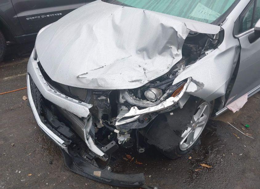 Photo 6 of 2017 Chevrolet Cruze LT AUTO (VIN 1G1BE5SM1H7157684)