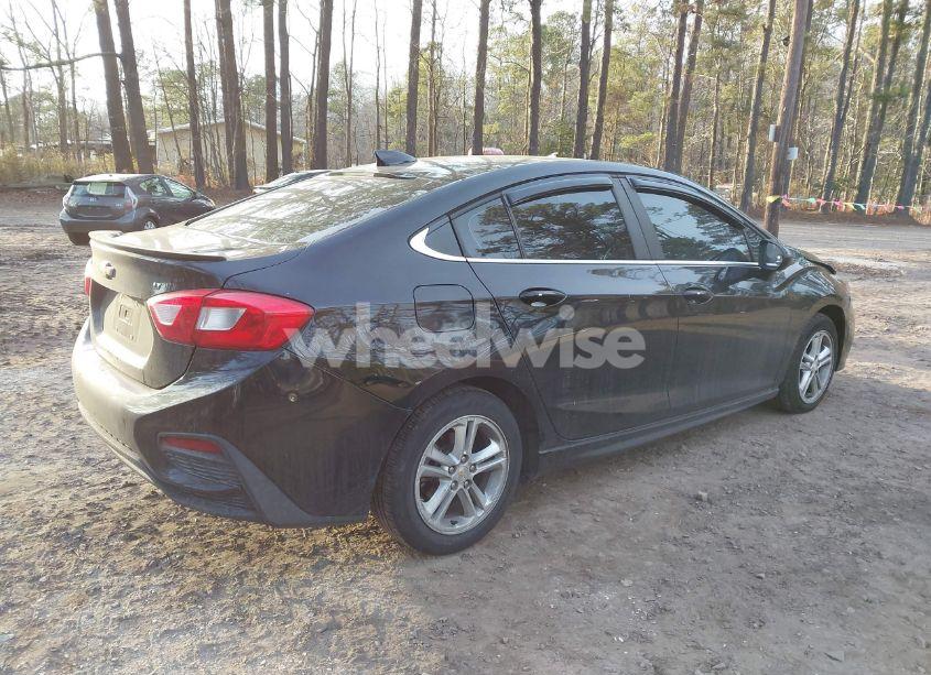 Photo 4 of 2017 Chevrolet Cruze LT AUTO (VIN 1G1BE5SM1H7169933)