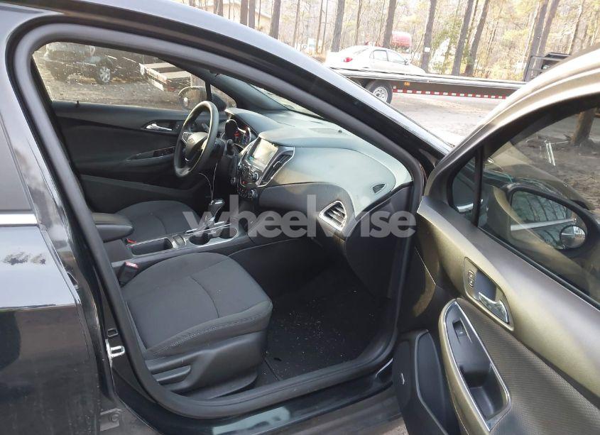 Photo 5 of 2017 Chevrolet Cruze LT AUTO (VIN 1G1BE5SM1H7169933)