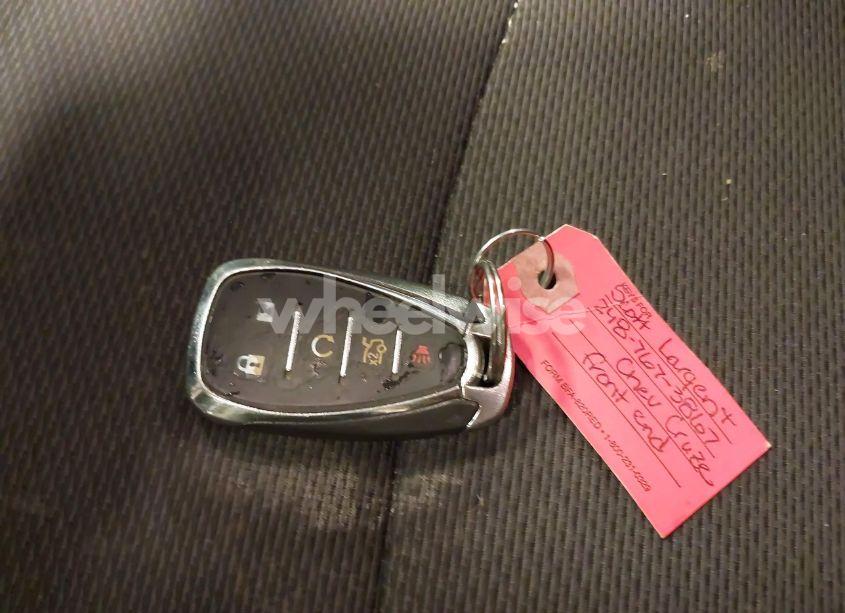 Photo 11 of 2017 Chevrolet Cruze LT AUTO (VIN 1G1BE5SM1H7178504)