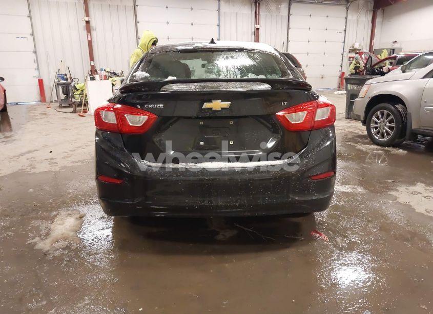 Photo 16 of 2017 Chevrolet Cruze LT AUTO (VIN 1G1BE5SM1H7178504)