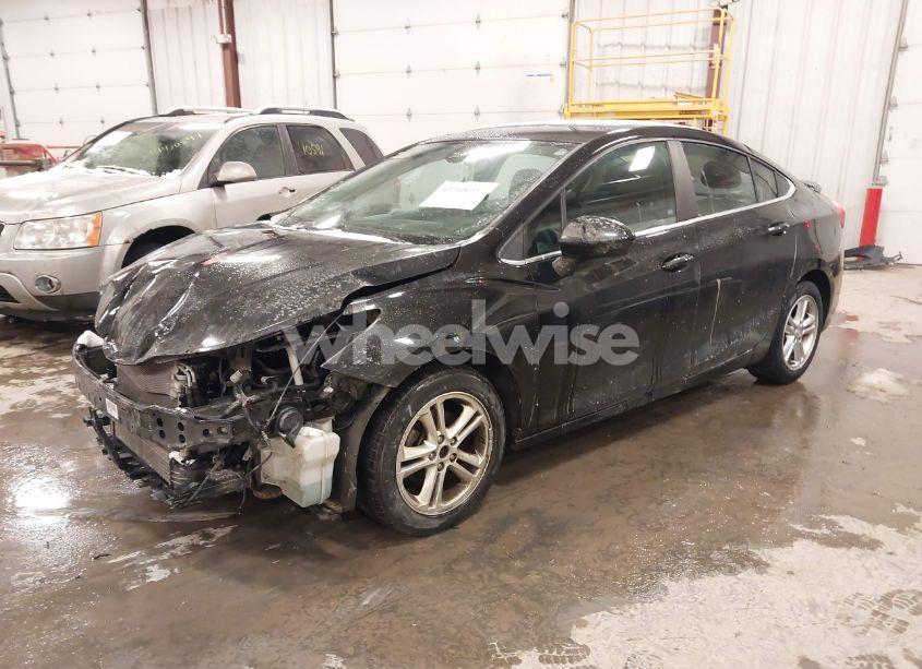 Photo 2 of 2017 Chevrolet Cruze LT AUTO (VIN 1G1BE5SM1H7178504)