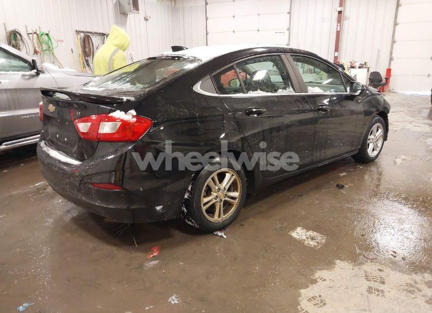 Photo 4 of 2017 Chevrolet Cruze LT AUTO (VIN 1G1BE5SM1H7178504)