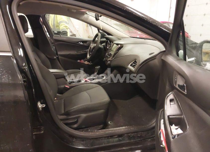 Photo 5 of 2017 Chevrolet Cruze LT AUTO (VIN 1G1BE5SM1H7178504)