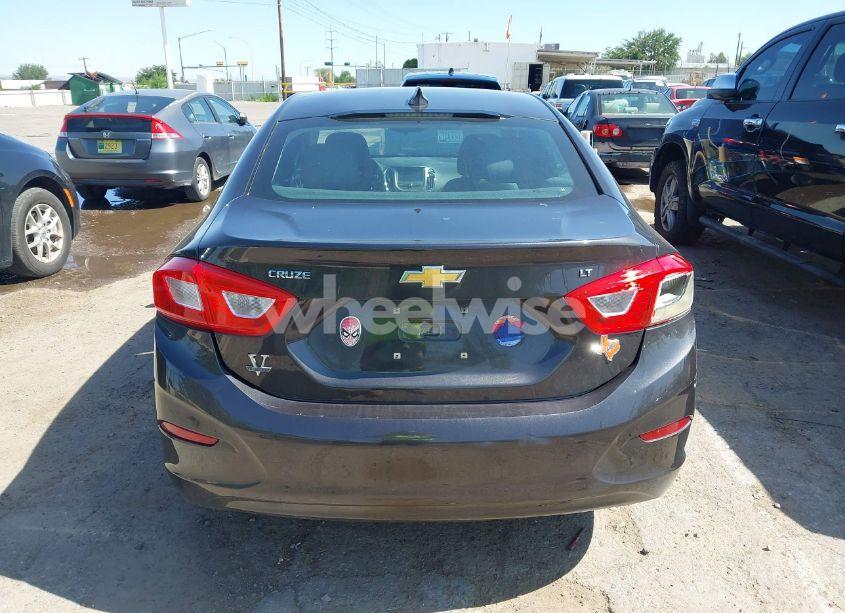 Photo 16 of 2017 Chevrolet Cruze LT AUTO (VIN 1G1BE5SM1H7189311)