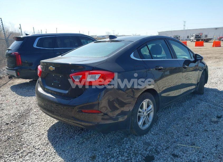 Photo 4 of 2017 Chevrolet Cruze LT AUTO (VIN 1G1BE5SM1H7205152)