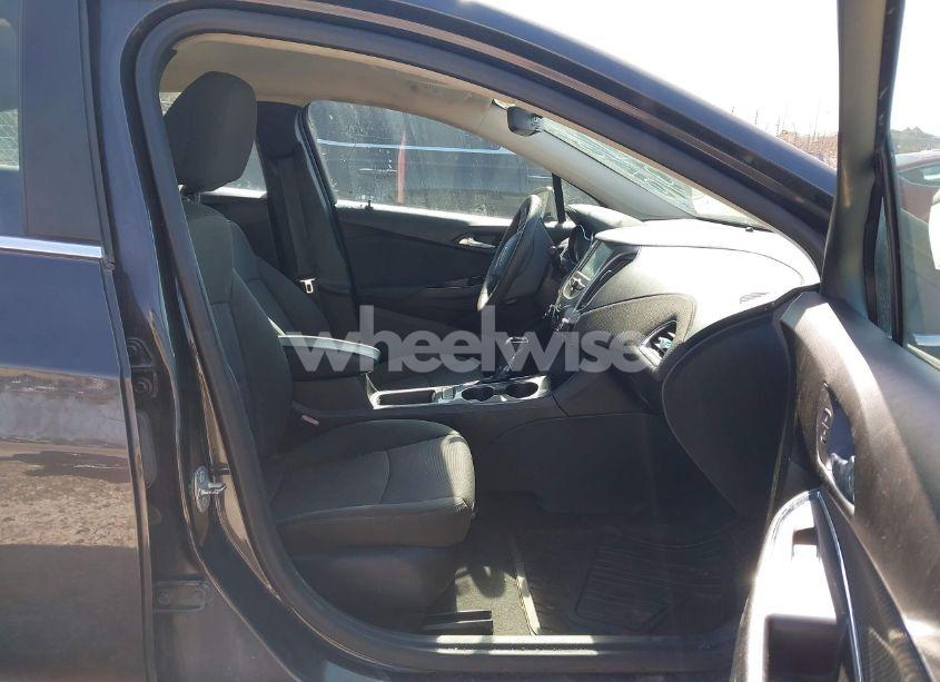 Photo 5 of 2017 Chevrolet Cruze LT AUTO (VIN 1G1BE5SM1H7205152)