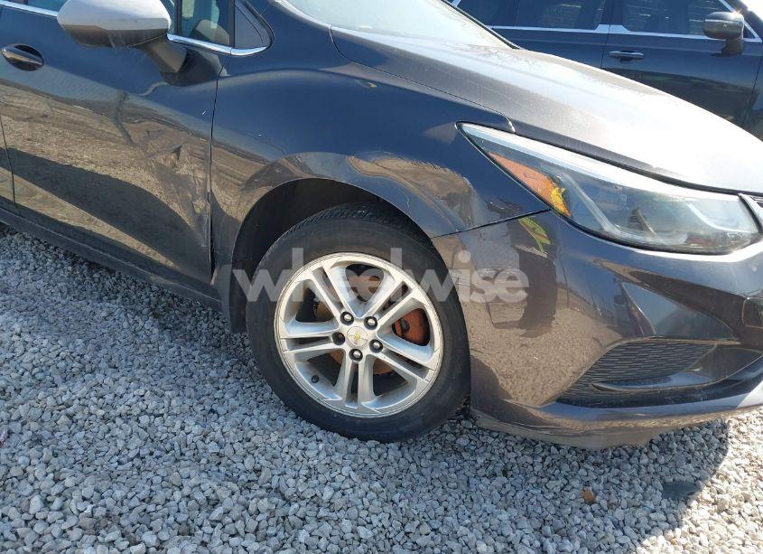 Photo 6 of 2017 Chevrolet Cruze LT AUTO (VIN 1G1BE5SM1H7205152)