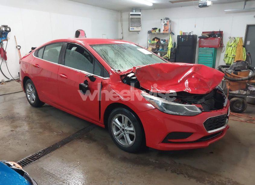 2017 Chevrolet Cruze LT AUTO (VIN 1G1BE5SM1H7210206) main photo