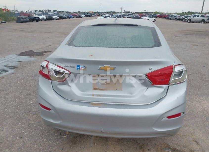 Photo 16 of 2017 Chevrolet Cruze LT AUTO (VIN 1G1BE5SM1H7216068)