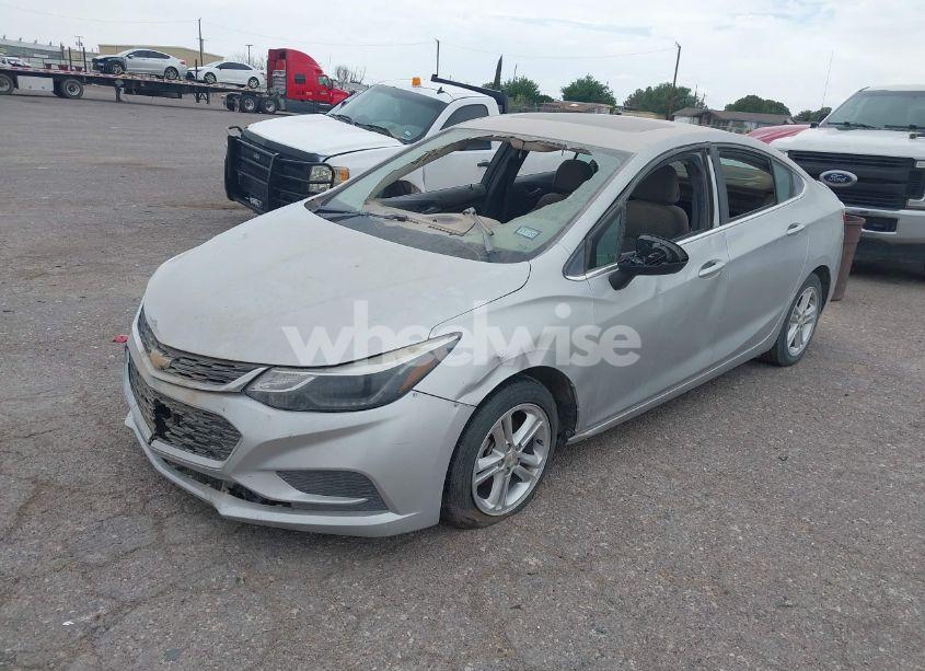 Photo 2 of 2017 Chevrolet Cruze LT AUTO (VIN 1G1BE5SM1H7216068)