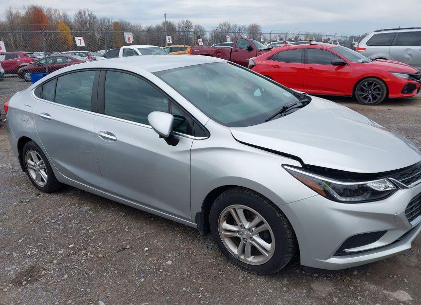 2017 Chevrolet Cruze LT AUTO (VIN 1G1BE5SM1H7246607) main photo