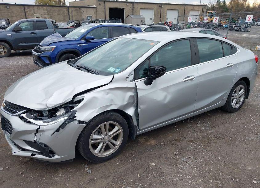 Photo 2 of 2017 Chevrolet Cruze LT AUTO (VIN 1G1BE5SM1H7246607)