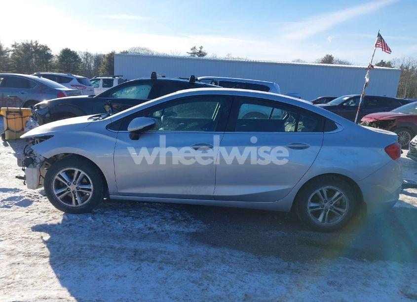 Photo 15 of 2017 Chevrolet Cruze LT AUTO (VIN 1G1BE5SM1H7248597)