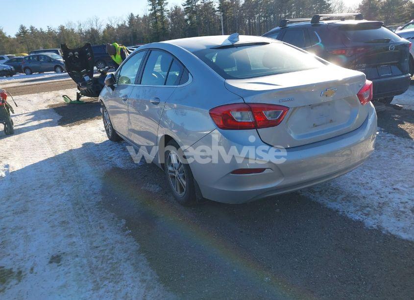 Photo 3 of 2017 Chevrolet Cruze LT AUTO (VIN 1G1BE5SM1H7248597)