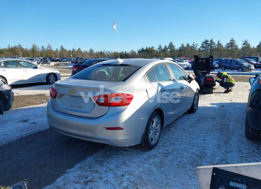 Photo 4 of 2017 Chevrolet Cruze LT AUTO (VIN 1G1BE5SM1H7248597)