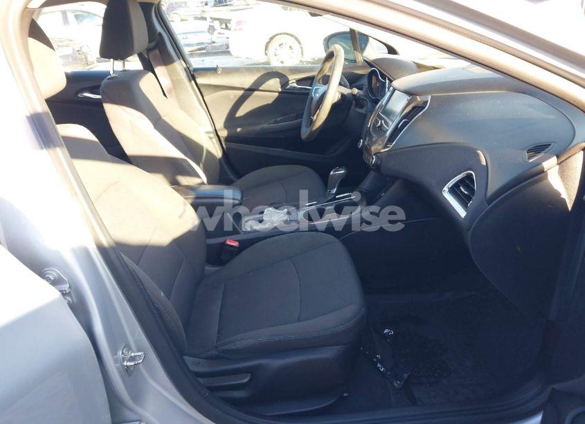 Photo 5 of 2017 Chevrolet Cruze LT AUTO (VIN 1G1BE5SM1H7248597)