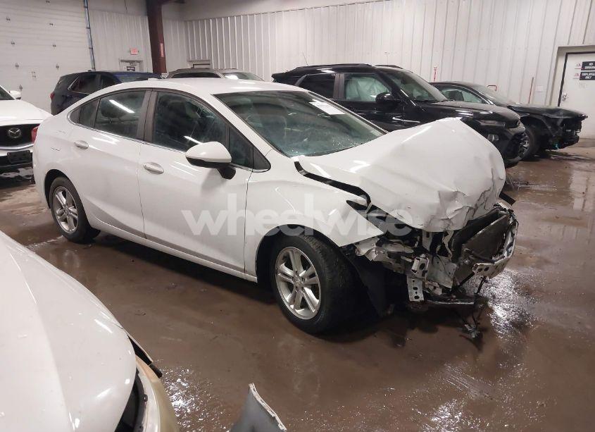2017 Chevrolet Cruze LT AUTO (VIN 1G1BE5SM1H7250818) main photo