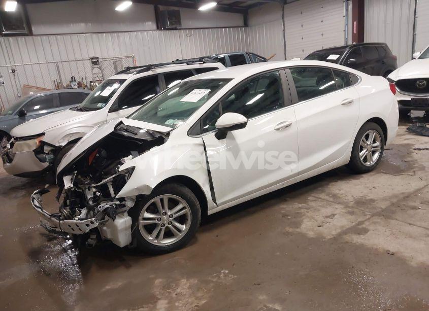 Photo 2 of 2017 Chevrolet Cruze LT AUTO (VIN 1G1BE5SM1H7250818)