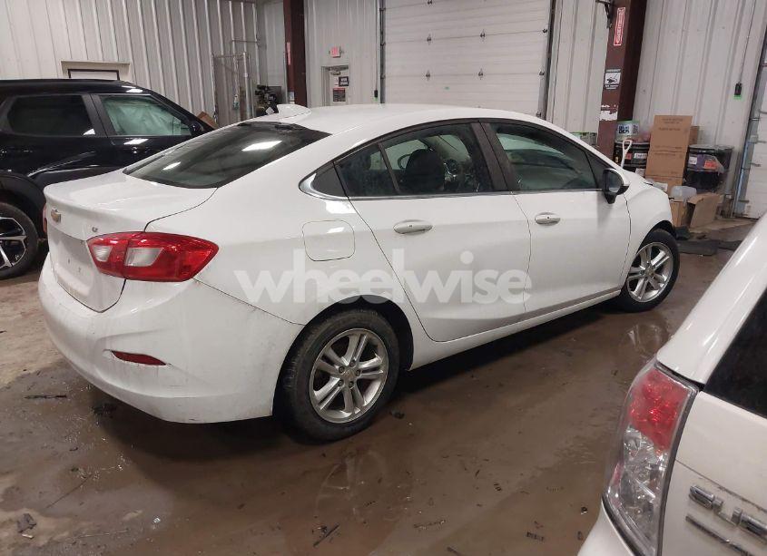 Photo 4 of 2017 Chevrolet Cruze LT AUTO (VIN 1G1BE5SM1H7250818)