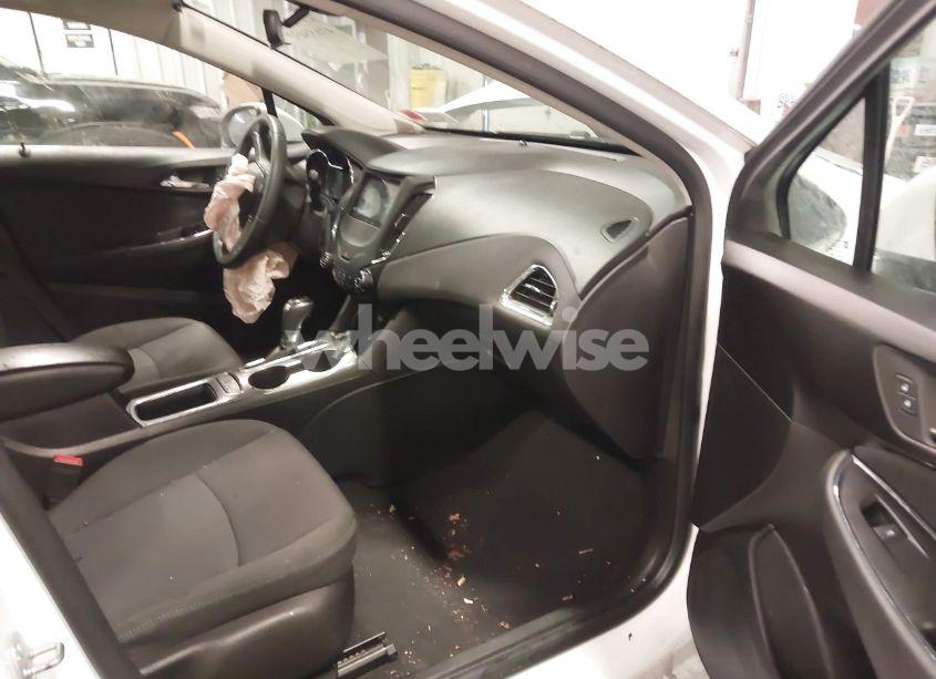 Photo 5 of 2017 Chevrolet Cruze LT AUTO (VIN 1G1BE5SM1H7250818)