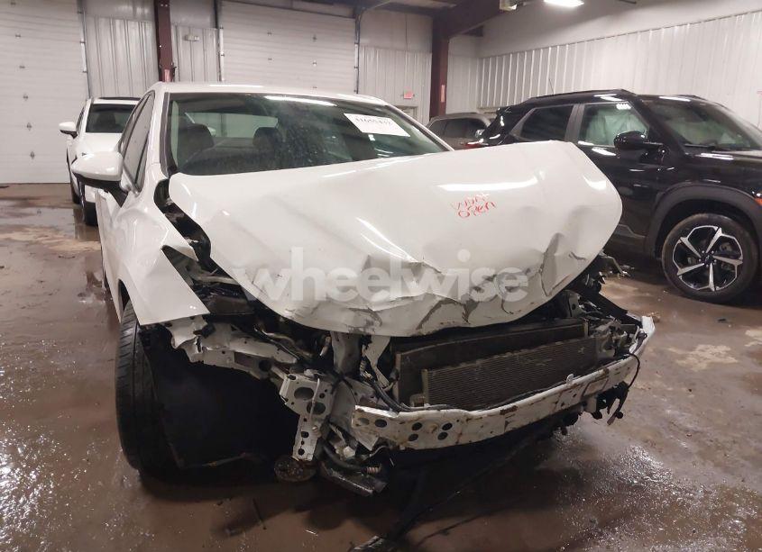 Photo 6 of 2017 Chevrolet Cruze LT AUTO (VIN 1G1BE5SM1H7250818)