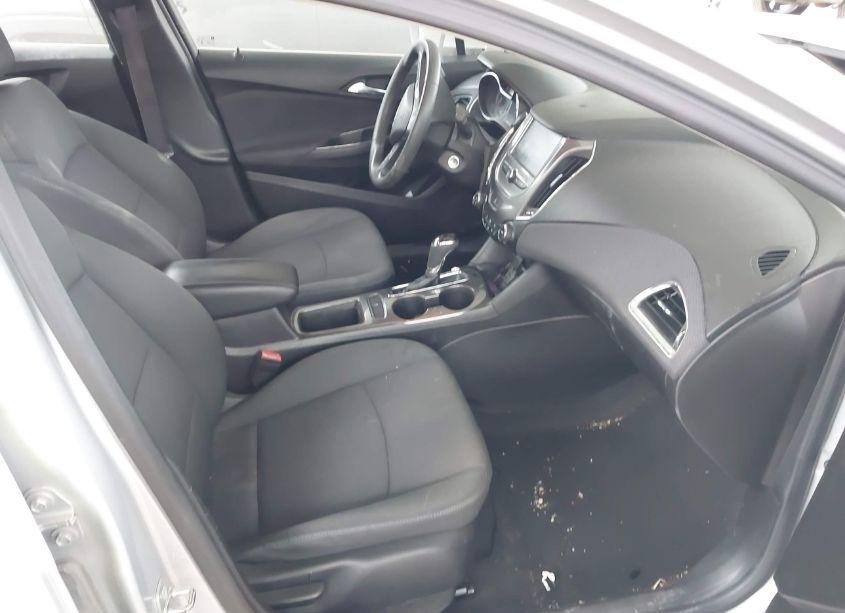 Photo 5 of 2017 Chevrolet Cruze LT AUTO (VIN 1G1BE5SM1H7252648)