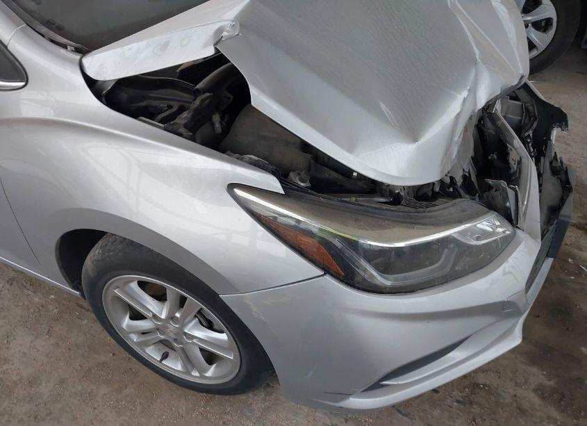 Photo 6 of 2017 Chevrolet Cruze LT AUTO (VIN 1G1BE5SM1H7252648)